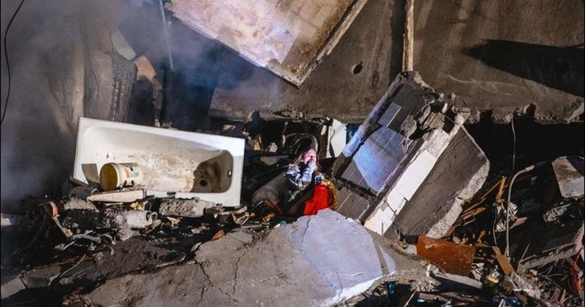 ракетный удар, выжившая в ванной